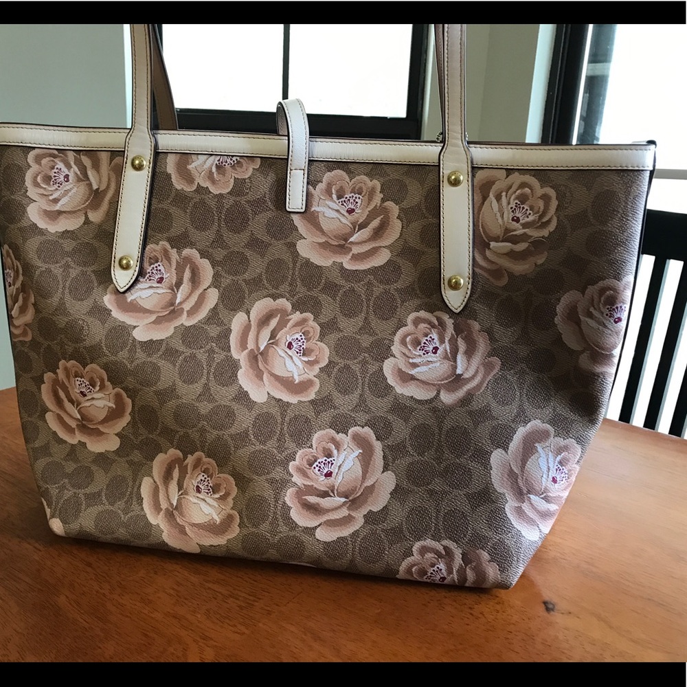 Coach 31700 Signature Rose Print Market Tote